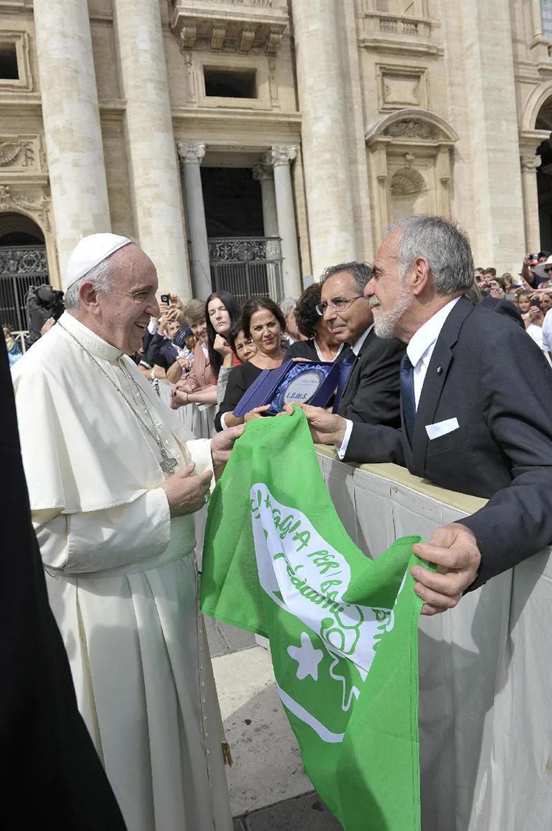 Consegna della Bandiera Verde a Papa Francesco - Piazza San Pietro